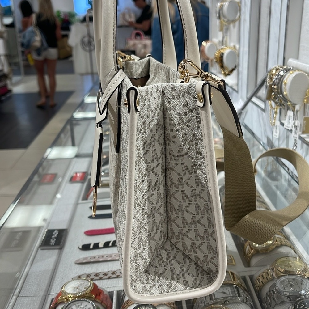 Michael Kors Mirella Small Signature Logo Crossbody Shopper TZ XBODY Bag
LT CRM - Picture 8 of 16